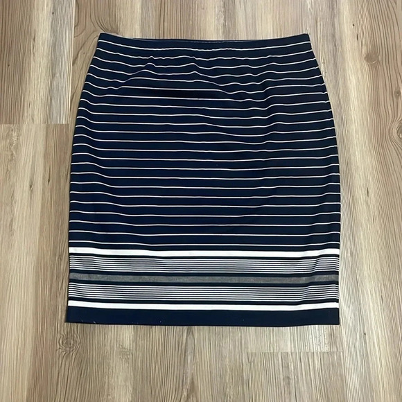 Max Studio Womens striped Skirt Size M Navy White Casual Stretch Nautical - Picture 8 of 10